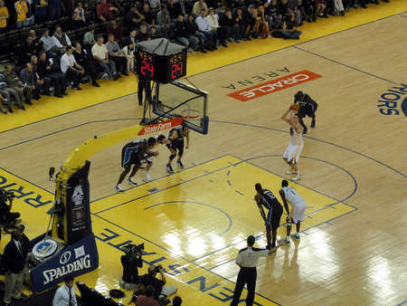 OAKLAND, CA - MARCH 11: Magic vs. Warriors: Warriors David Lee takes Free throw shoot at Oracle Arena taken March 11, 2011 Oakland California.のeditorial素材