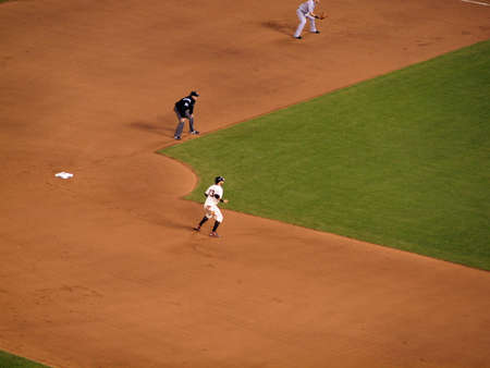 SAN FRANCISCO, CA - OCTOBER 28: Giants Cody Ross takes lead from second base game 2 of the 2010 World Series game between Giants and Rangers Oct. 28, 2010 AT&T Park San Francisco, CA のeditorial素材