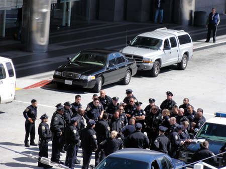 SAN FRANCISCO, CA - MAY 15:Group of Police Officers gather to discuss tactics outside by police cars on May 15, 2011 in San Francisco.のeditorial素材