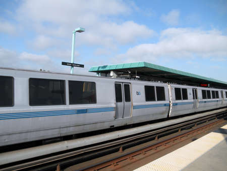 OAKLAND, CA - JULY 7: BART Train pulls into station at West Oakland BART Station on July 7, 2010 in Oakland Californiaのeditorial素材
