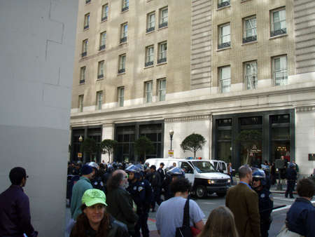 SAN FRANCISCO, CA - MARCH 19: Cop Van surrounded by SFPD Police officers in middle of major street during a war protest on March 19, 2008 in San Francisco, CA. のeditorial素材