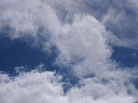 Fluffy Clouds in a blue sky of Oahu, Hawaii.
の写真素材