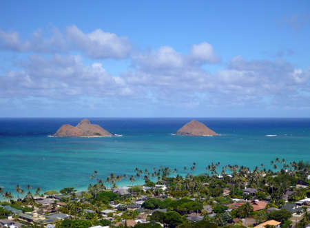 The Mokulua Islands, Lanikai Beach, and nice homes as seen from above in Kailua, O'ahu, Hawai'iの写真素材