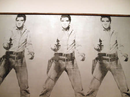 SAN FRANCISCO - AUGUST 12: World Famous Artist Andy Warhol (American, 1928-1987) Triple Elvis art piece featuring a photo of Elvis Presley holding a Gun, 1963. Acrylic and silkscreen ink on canvas. 82 x 118 in. (208.3 x 299.7 cm). Doris and Donald Fisher のeditorial素材