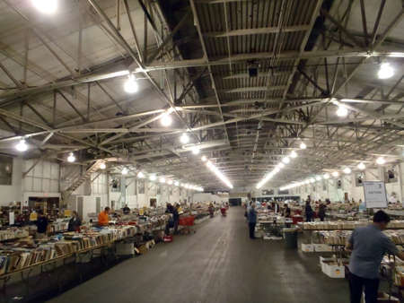 SAN FRANCISCO - SEPTEMBER 23: people look through the over 500,000 Books in large warhouse At 46th Annual 'Big Book Sale' at Fort Mason an event that raises money September 23, 2010 in San Francisco, Ca.のeditorial素材