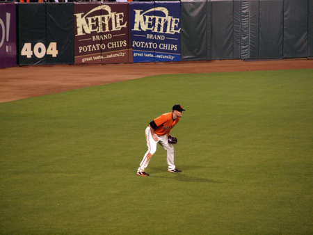 SAN FRANCISCO - JUNE 14: Giants Left Fielder Aubrey Huff stands in a squat in the outfield waiting for play at AT&T Park on June 14 2010 at Att Park in San Francisco California.のeditorial素材