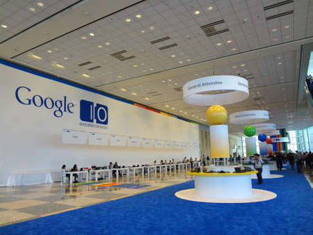 SAN FRANCISCO - MAY 9: Inside Google I/O Android Convention Developer Conference at 4th and Howard streets in the Moscone Center on September 9 2011 in San Francisco. のeditorial素材