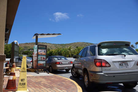 HONOLULU - AUGUST 24: Taco Bell drive thru line of cars wait to order food on August 24, 2014 in Hawaii Kai, Hawaii.のeditorial素材