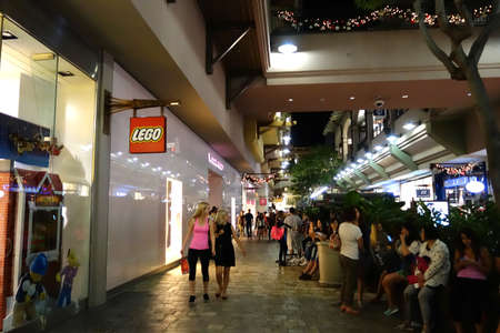 HONOLULU, HI - NOVEMBER 27: People around mall near Lego store and veronica secret on Grey Thursday at the Ala Moana shopping center. taken on November 27, 2014 at Ala Moana Shopping center in Honolulu, Hawaii.のeditorial素材
