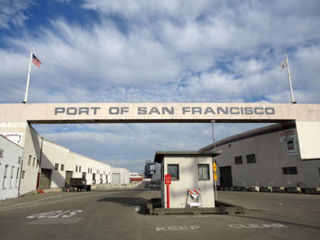 SAN FRANCISCO - FEBRUARY 13: Road leads into the Port of San Francisco entrance taken on February 13. 2011 in San Francisco California.のeditorial素材