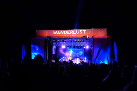 NORTH SHORE, HAWAII - FEBRUARY 28: Brett Dennen performs on stage during a evening concert at Wanderlust Yoga festival taken February 28, 2015 in North Shore, Hawaii.のeditorial素材