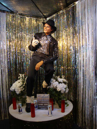 SAN FRANCISCO - JULY 28: Wax Statue of Michael Jackson of his Billie Jean outfit. At the Wax Museum by Fishermans Wharf in San Francisco California on July 28, 2009.のeditorial素材