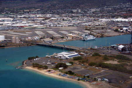HONOLULU - MARCH 31: Aerial view of Cars and Maston Shipping Trucks cross bridge over harbor lead into Sand Island on Oahu, Hawaii.  March 31, 2015.のeditorial素材