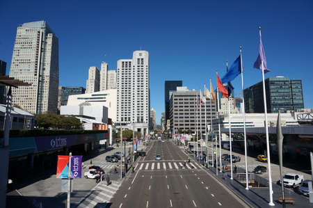SAN FRANCISCO - OCTOBER 11:  Taxi and Cars on Howard Street with people walking around during tct2015 event at convention center in San Francisco on October 11, 2015.のeditorial素材
