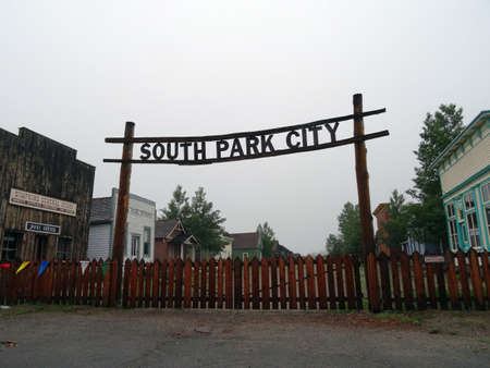SOUTH PARK CITY, COLORADO, JULY 7: Historic South Park City Sign hangs in the air above wood fence leading into replica town July 7, 2015 in Colorado.のeditorial素材