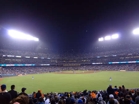 SAN FRANCISCO CA - AUGUST 29: Cubs and Giants Baseball players stand on field with whole ballpark in...