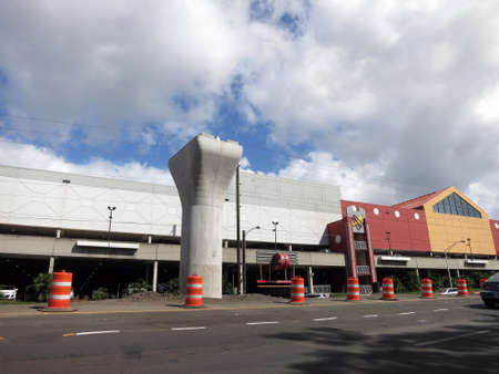 HONOLULU - NOVEMBER 29:  HART Light Rail concrete guideway under construction in road center in Pearl City on Oahu, Hawaii on November 29, 2015.  HART is building a 8 billlion dollar railway linking Oahu communities.のeditorial素材