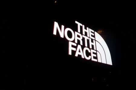 Honolulu - November 26, 2015:  The North Face logo on wall on Grey Thursday evening at the Ala Moana shopping center.  The North Face, Inc. is an American outdoor product company specializing in outerwear, fleece, coats, shirts, footwear, and equipment suのeditorial素材