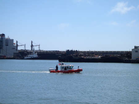 San Francisco - August 20, 2010:  US Coast Guard Boat drive through the water in McCovey Cove.のeditorial素材