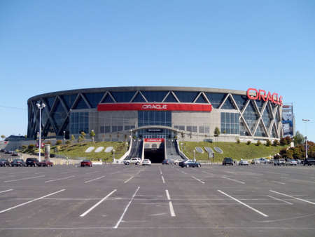 Oakland - August 18, 2010: The Oracle Arena during after baseball game which is a multi-purpose sports and concert venue which is home to the Golden State Warriors of the NBA.のeditorial素材