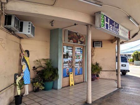 Honolulu - June 30, 2018:  Haili's Hawaiian Food Entrance.  It serve traditional Hawaiian cuisine like lau lau, kalua pig, ahi poke and more. Family owned since 1950.のeditorial素材
