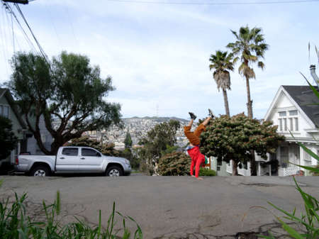 Man does handstand on top of street in San Francisco California on a cloudy day.の写真素材