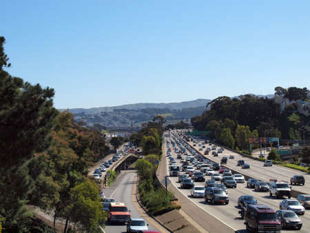 San Francisco - April 7, 2010: Overhead view of Cars driving on U.S. Route 101, or U.S. Highway 101 ( US 101) is a northâsouth United States Numbered Highway that runs through the states of California, Oregon, and Washington, on the West Coast of the Unのeditorial素材