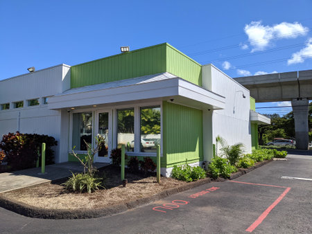 Honolulu - April 1, 2021: Honolulu - July 11, 2018: Noa Botanicals dispensary and parking lot.  As one of the first dispensaries in Hawaiá¿¾i to make quality medicinal cannabis available to the community.のeditorial素材