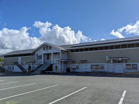 Honolulu - August 27, 2020: Kapahulu Community Center and parking lot.  Originally established in 1908, the Waikiki-Kapahulu Japanese Language School relocated to the present site in 1929 at a time when Kapahulu was itself getting started as a residentialのeditorial素材