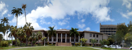 Oahu, Hawaii.  April 21, 2010.: Historic Hawaii Hale Building on University of Hawaii Manoa College Campus Panoramicのeditorial素材