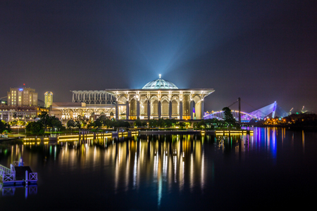 Malaysia â August 19, 2016 â The night view of Masjid Besi located in Putrajaya, Malaysiaのeditorial素材