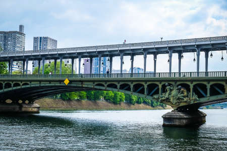 Paris, France, May 2022, view of the Bir-Hakeim Bridge spanning over the Seine Riverのeditorial素材