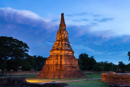 Old Temple Wat Chaiwatthanaram of Ayutthaya Province( Ayutthaya Historical Park ) at night, Thailandの写真素材