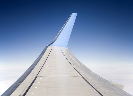 Airplane wing