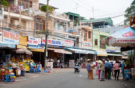 CHAU DOC, VIETNAM - DECEMBER 7, 2011: Street scene of Chau Doc in the Mekong Delta. december 7, 2011 in Vietnam. のeditorial素材