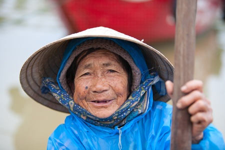 HOI AN, VIETNAM - DECEMBER 17, 2011: Unidentified Vietnamese old woman in Hoi An, december 17, 2011 in Vietnam. のeditorial素材