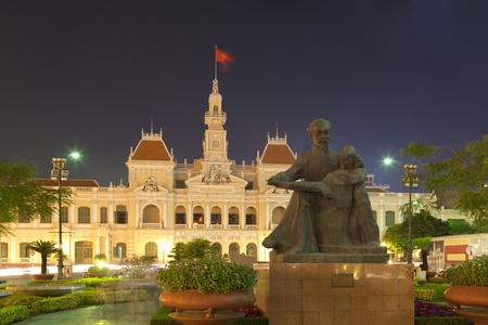 People's Committee building at night in Ho Chi Minh City, Vietnam
の写真素材
