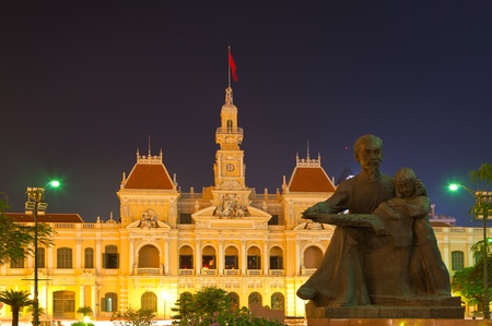 People's Committee building at night in Ho Chi Minh City, Vietnam
の写真素材