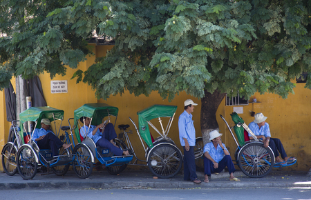 HOI AN, VIETNAM - SEPTEMBER 5, 2015: unidentified cyclo drivers of Hoi An are taking a rest and are waiting for the next trip in Hoi An, Vietnamのeditorial素材