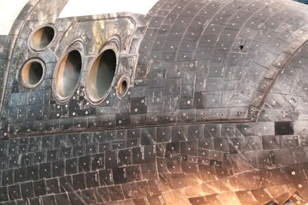 CHANTILLY, VIRGINIA  SEPTEMBER 9  NASA s space shuttle Discovery on display at the Smithsonian National Air and Space Museum Steven F  Udvar-Hazy Center  September 9, 2013 Chantilly, Virginia のeditorial素材