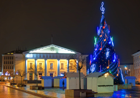 Traditional Christmas market in Vilnius Town Hall at Christmas night. Lithuania, Europeのeditorial素材