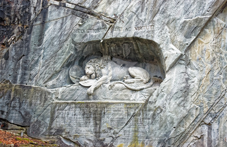 Dying Lion monument, a sculpture in Lucerne (Switzerland) carved in the rock to honor Swiss Guards who were massacred during the French Revolution when revolutionaries stormed the Tuileries Palaceのeditorial素材