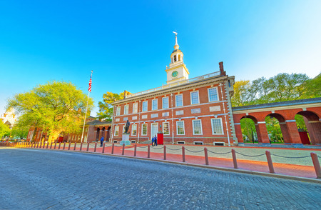 Independence Hall of Philadelphia, Pennsylvania, USA. It is the place where the US Constitution and the US Declaration of Independence were adopted. Tourists in the streetのeditorial素材