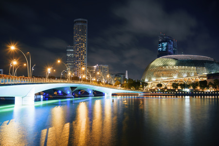 Singapore, Singapore - May 13, 2016: Esplanade Bridge over Marina Bay and the Esplanade - Theaters on the Bay, late in the evening in Singapore.のeditorial素材