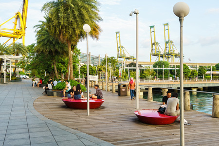 Singapore - March 1, 2016: Tourists at Sentosa Boardwalk leading from Singapore Mainland to Sentosa Island in Singapore. It is a walkway to reach the Sentosa Island.のeditorial素材