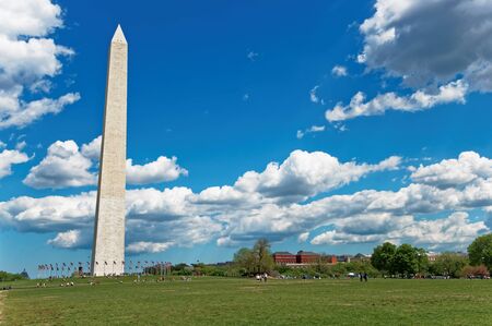 Monument of the president George Washington was pictured during a sunny day. Tourists and other people enjoyed a great weather.のeditorial素材
