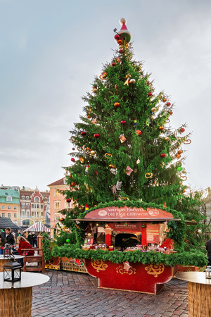 Riga, Latvia - December 26, 2015: Lantern and Christmas stall with hot vine and other drinks and Christmas tree in the market at Dome square. Center of old Riga, Latvia.のeditorial素材