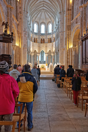 Vezelay, France - May 2, 2012: Altar of Vezelay Abbey in Avallon of Yonne department in Bourgogne Franche Comte region, France. People on the background.のeditorial素材