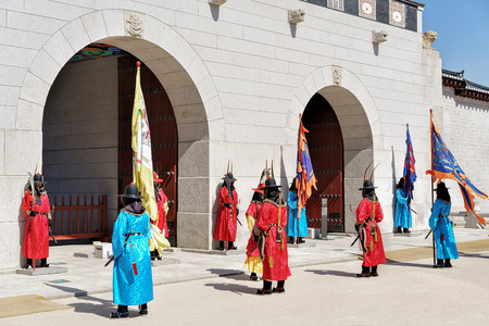 Seoul, South Korea - March 11, 2016: Royal guards while the changing guard ceremony at the Gwanghwamun gate of the Gyeongbokgung Palace, Seoul, South Koreaのeditorial素材