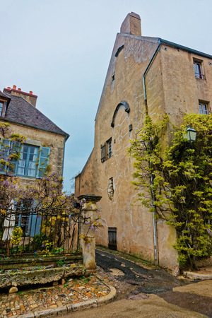Narrow street of Vezelay in Avallon of Yonne department of Bourgogne Franche Comte region, Franceの写真素材